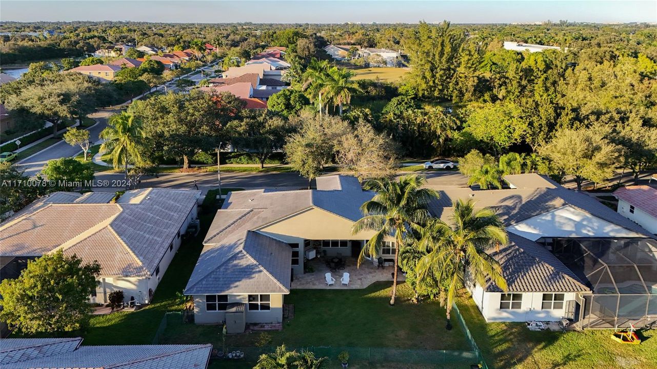 For Sale: $1,090,000 (4 beds, 2 baths, 2766 Square Feet)