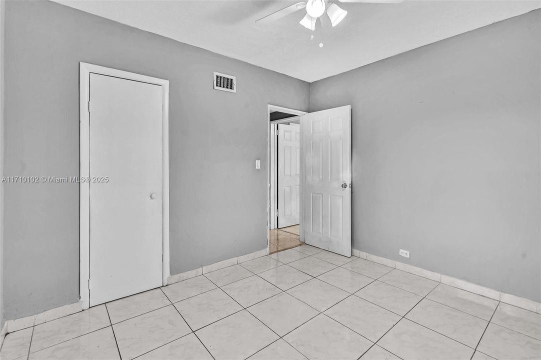 For Sale: $420,000 (3 beds, 1 baths, 864 Square Feet)