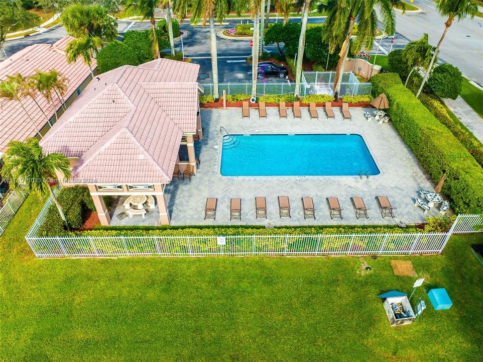 En Venta: $695,000 (4 camas, 2 baños, 1781 Pies cuadrados)