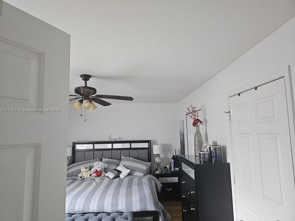 For Rent: $3,200 (3 beds, 3 baths, 1480 Square Feet)