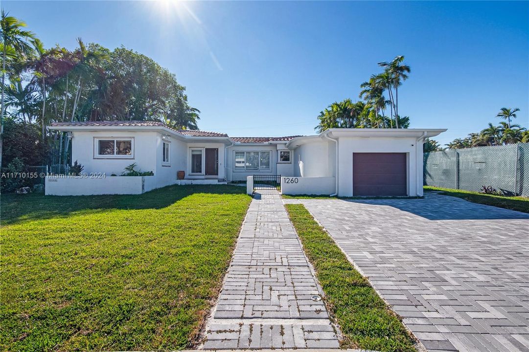 For Sale: $4,250,000 (4 beds, 2 baths, 2093 Square Feet)