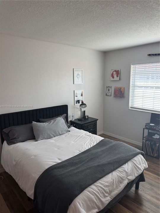 For Sale: $370,000 (2 beds, 2 baths, 1130 Square Feet)