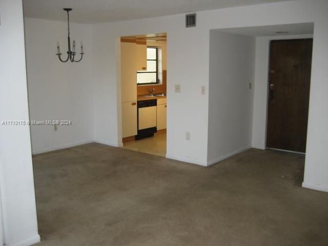 Recently Rented: $2,600 (3 beds, 2 baths, 1150 Square Feet)