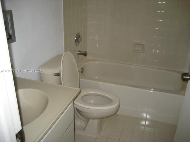 Recently Rented: $2,600 (3 beds, 2 baths, 1150 Square Feet)