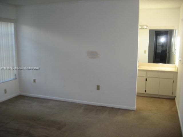 Recently Rented: $2,600 (3 beds, 2 baths, 1150 Square Feet)