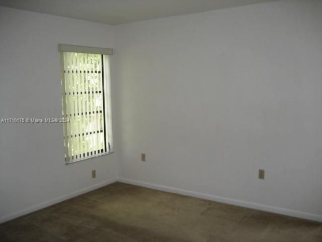 Recently Rented: $2,600 (3 beds, 2 baths, 1150 Square Feet)