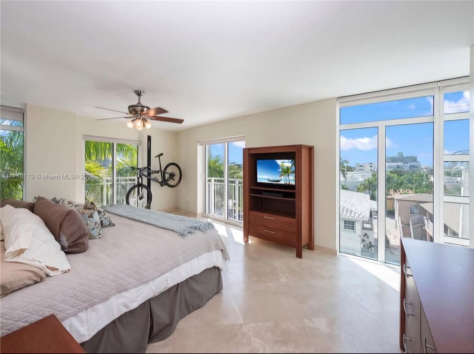 For Sale: $499,000 (1 beds, 1 baths, 1023 Square Feet)