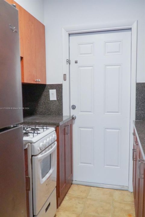 Recently Rented: $1,700 (0 beds, 1 baths, 3854 Square Feet)