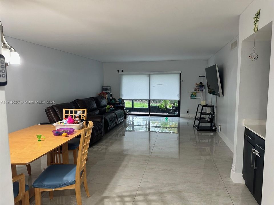 En Venta: $365,000 (2 camas, 2 baños, 1220 Pies cuadrados)