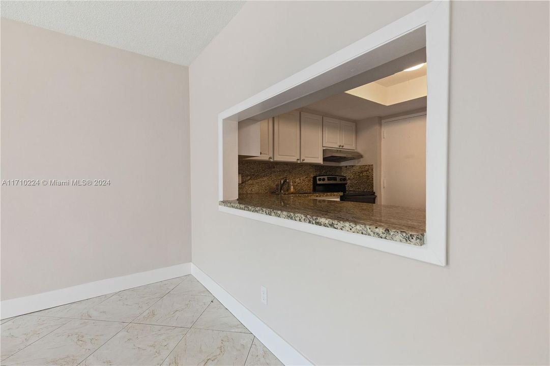 For Sale: $259,000 (1 beds, 1 baths, 860 Square Feet)