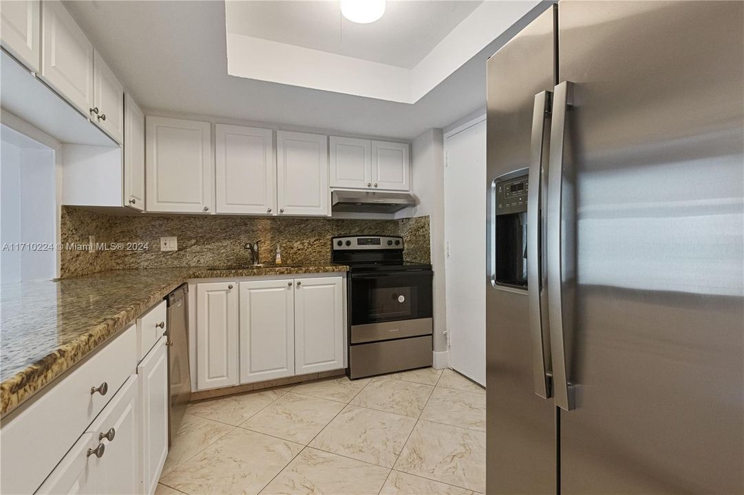 For Sale: $259,000 (1 beds, 1 baths, 860 Square Feet)