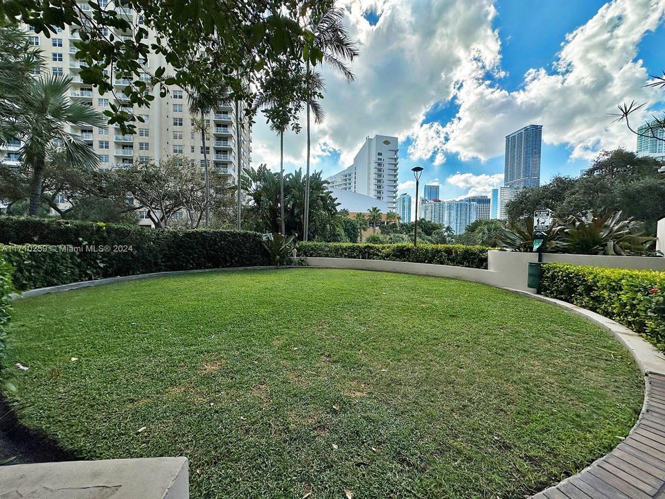 For Sale: $680,000 (1 beds, 2 baths, 1229 Square Feet)