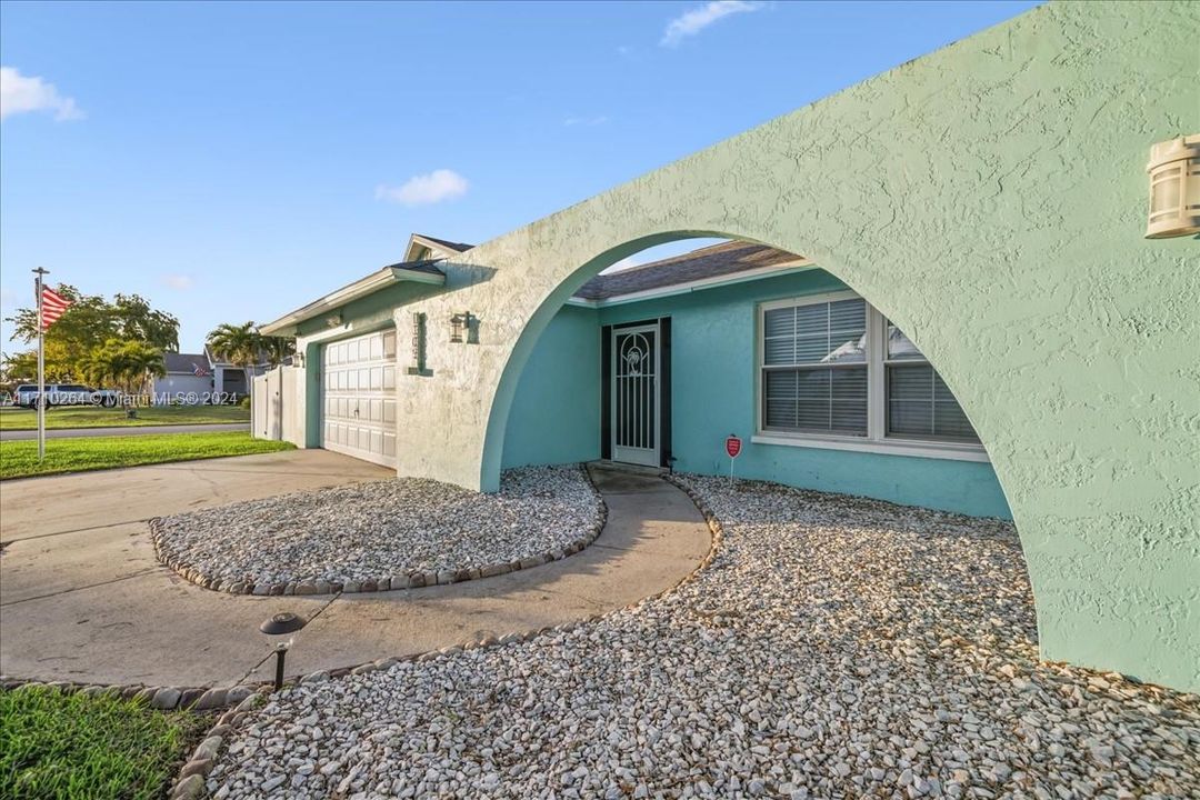 For Sale: $374,900 (3 beds, 2 baths, 1521 Square Feet)