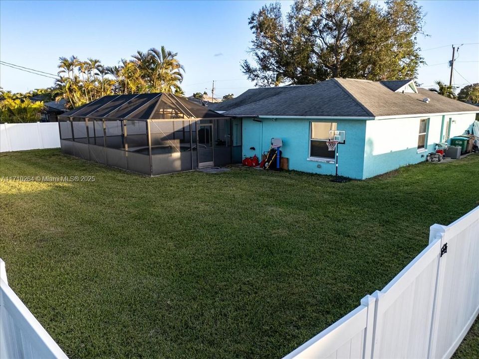 For Sale: $374,900 (3 beds, 2 baths, 1521 Square Feet)