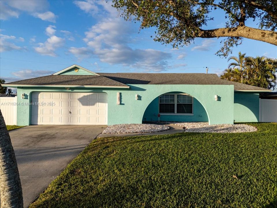 For Sale: $374,900 (3 beds, 2 baths, 1521 Square Feet)