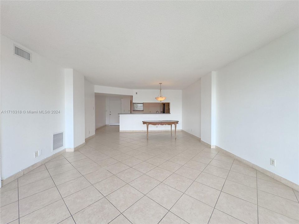 For Rent: $2,450 (2 beds, 2 baths, 1110 Square Feet)