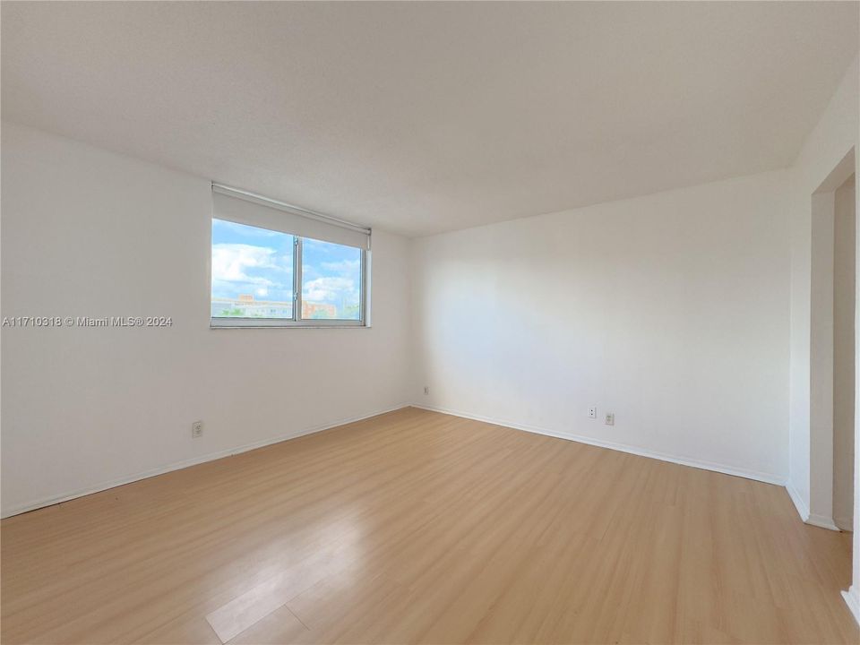 For Rent: $2,450 (2 beds, 2 baths, 1110 Square Feet)