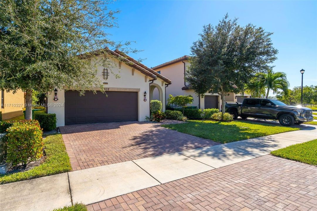 For Sale: $559,000 (3 beds, 2 baths, 1616 Square Feet)