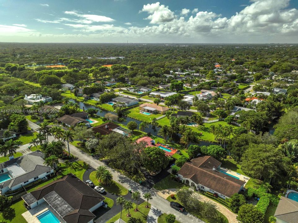 For Sale: $1,600,000 (5 beds, 3 baths, 2833 Square Feet)