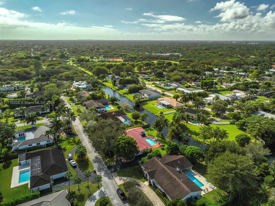 For Sale: $1,600,000 (5 beds, 3 baths, 2833 Square Feet)