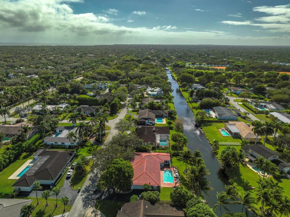 For Sale: $1,600,000 (5 beds, 3 baths, 2833 Square Feet)