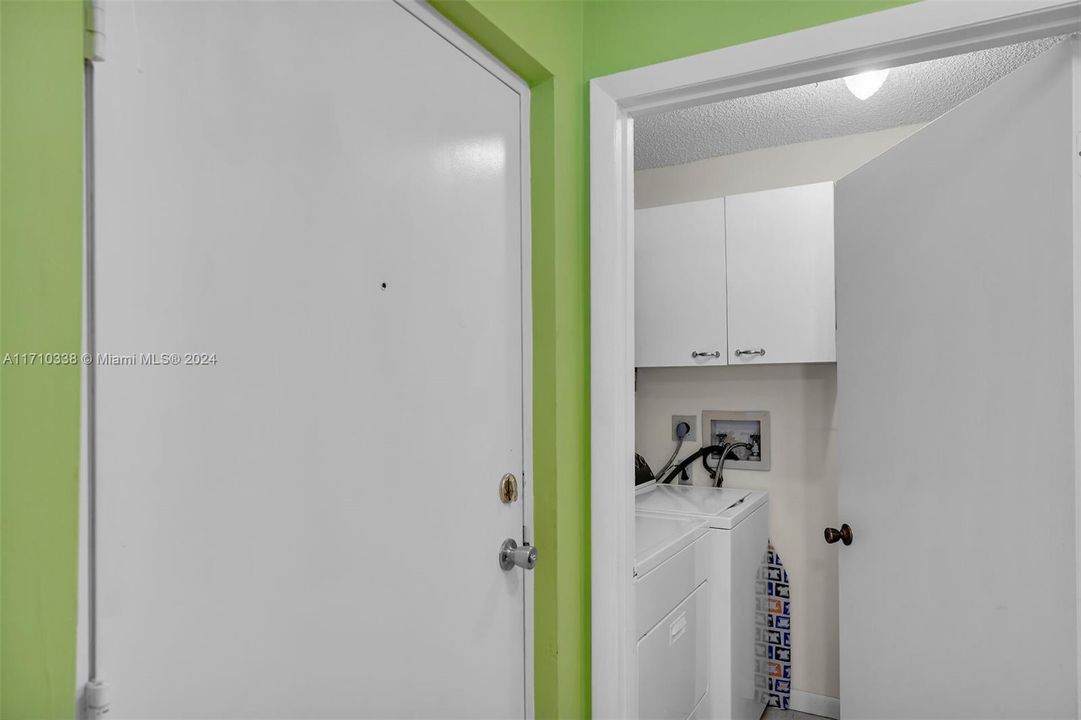 For Sale: $579,000 (2 beds, 2 baths, 1029 Square Feet)