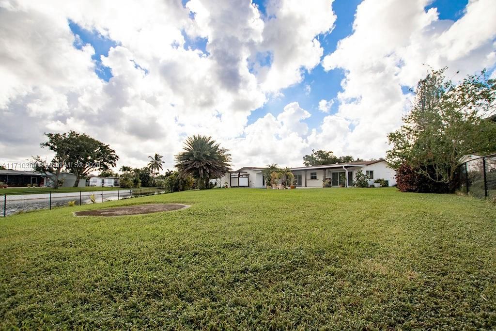 HUGE WATERFRONT BACK YARD