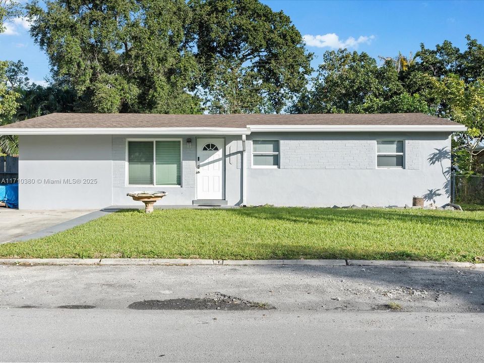 For Sale: $539,000 (3 beds, 2 baths, 900 Square Feet)