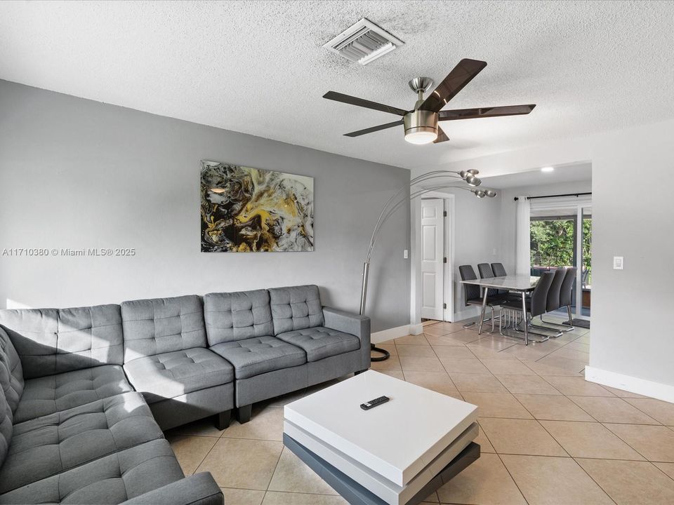 For Sale: $539,000 (3 beds, 2 baths, 900 Square Feet)