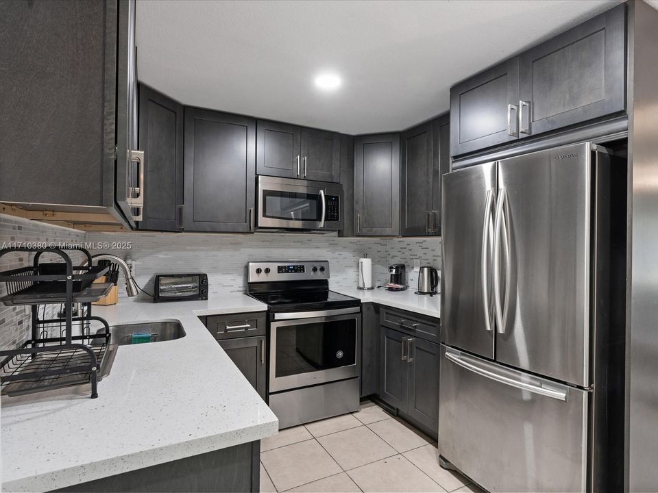 For Sale: $539,000 (3 beds, 2 baths, 900 Square Feet)