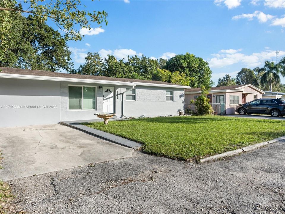 For Sale: $539,000 (3 beds, 2 baths, 900 Square Feet)