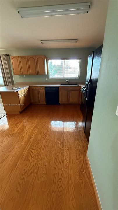 For Rent: $2,700 (3 beds, 2 baths, 1221 Square Feet)