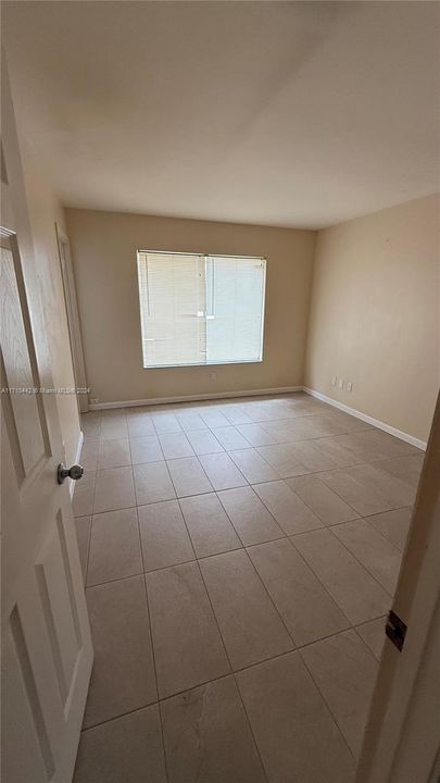 For Rent: $2,700 (3 beds, 2 baths, 1221 Square Feet)