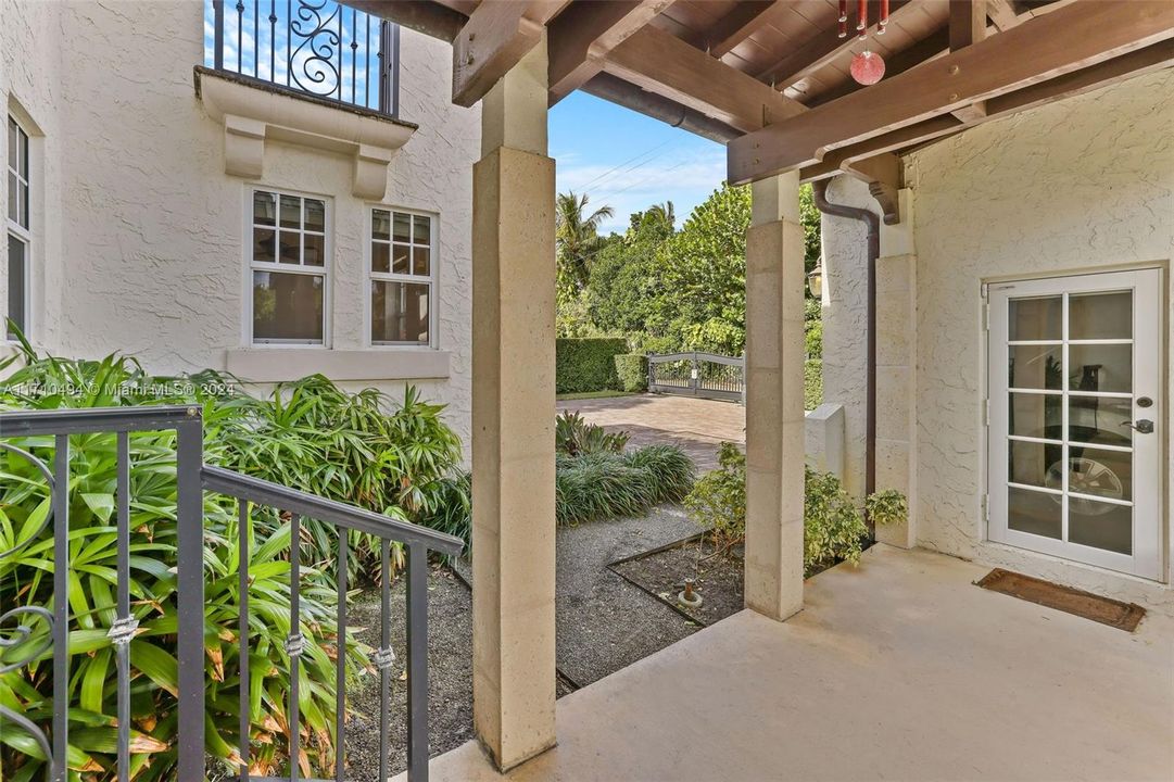 Breezeway adjoining detached garage to main house