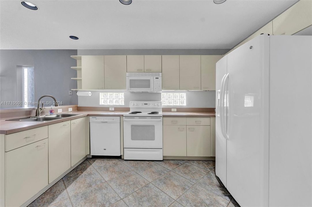 For Sale: $519,900 (4 beds, 2 baths, 1892 Square Feet)