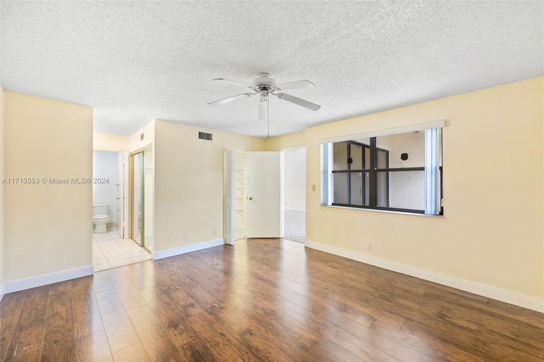 For Rent: $2,500 (2 beds, 2 baths, 1205 Square Feet)