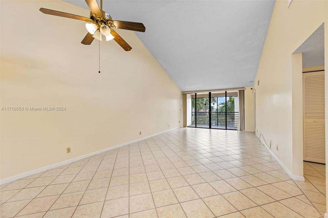 For Rent: $2,500 (2 beds, 2 baths, 1205 Square Feet)