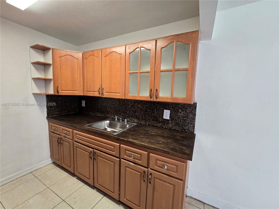 For Rent: $1,750 (3 beds, 2 baths, 892 Square Feet)