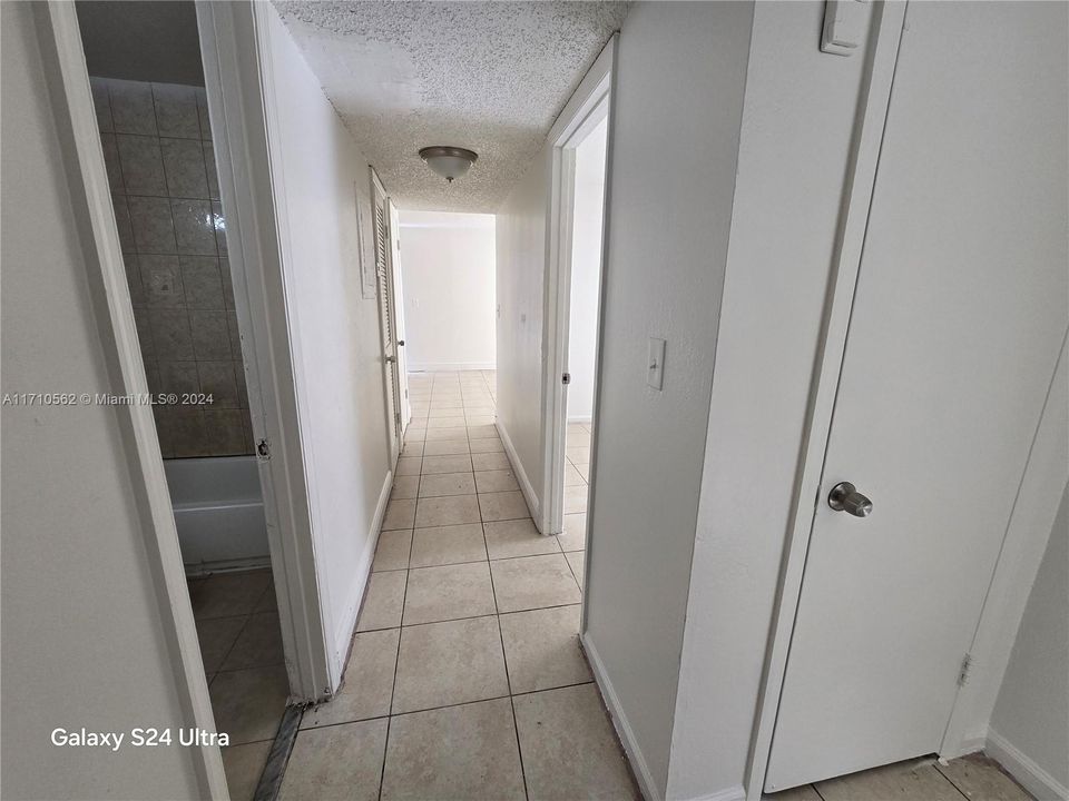 For Rent: $1,750 (3 beds, 2 baths, 892 Square Feet)