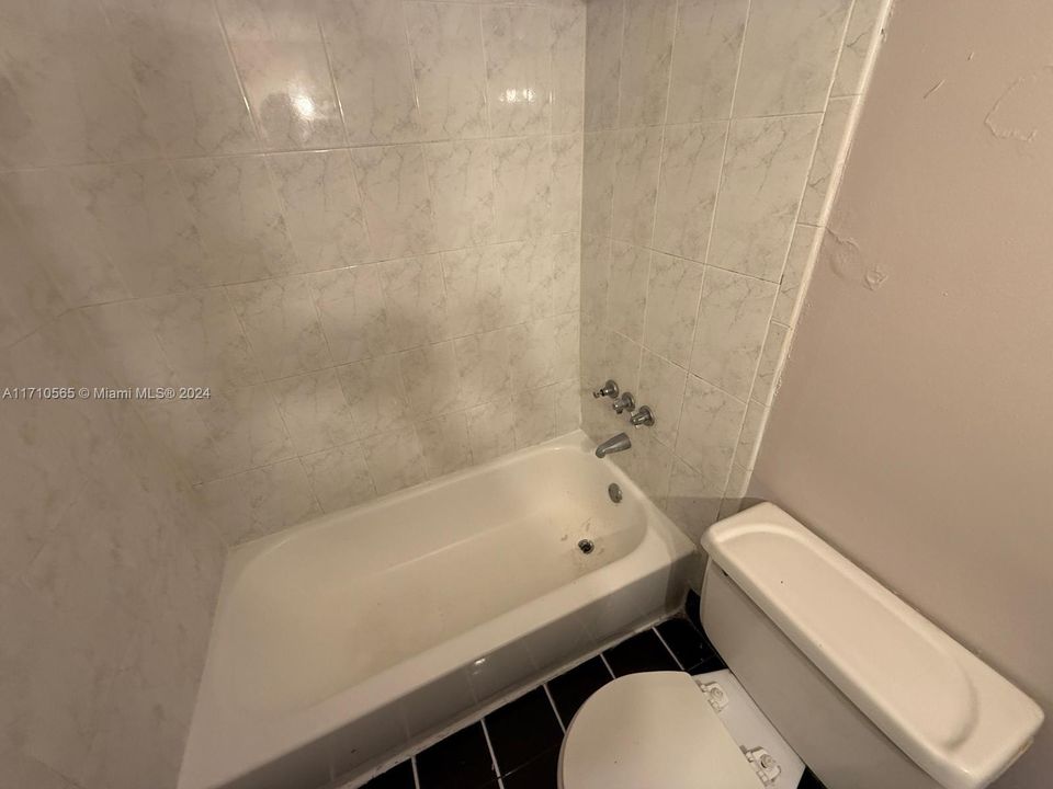 For Rent: $2,100 (2 beds, 2 baths, 875 Square Feet)