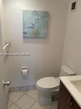 1/2 Bathroom