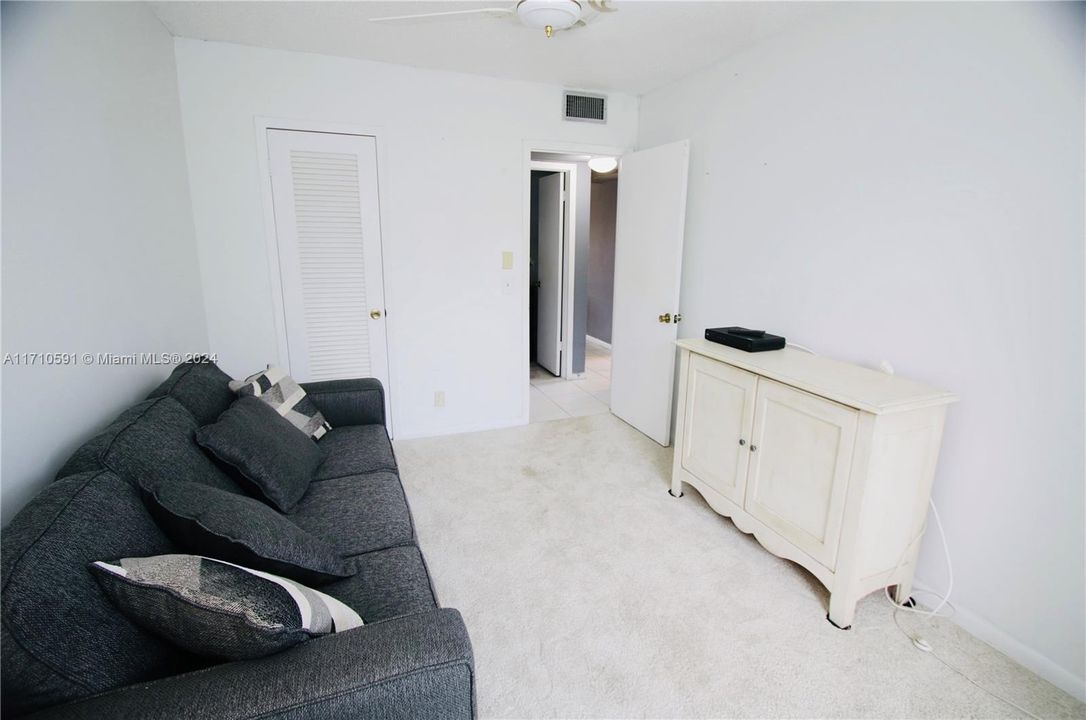 For Rent: $2,400 (2 beds, 1 baths, 840 Square Feet)