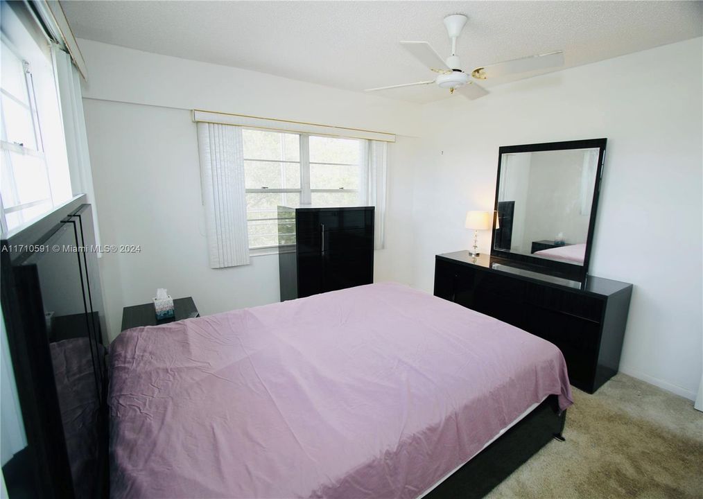 For Rent: $2,400 (2 beds, 1 baths, 840 Square Feet)