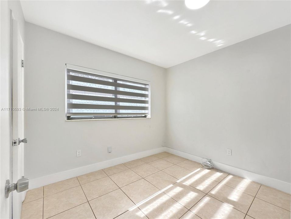 For Rent: $3,700 (3 beds, 1 baths, 1046 Square Feet)