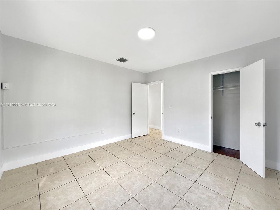 For Rent: $3,700 (3 beds, 1 baths, 1046 Square Feet)