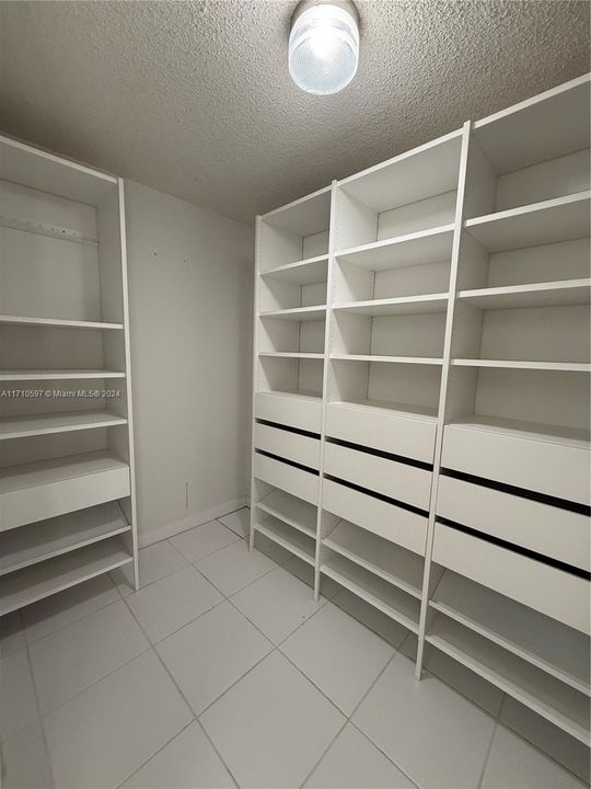 walking closet