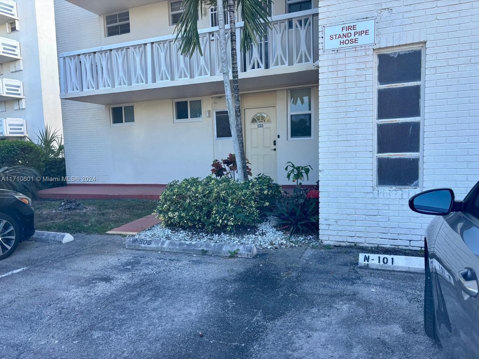 For Rent: $3,150 (2 beds, 2 baths, 1083 Square Feet)