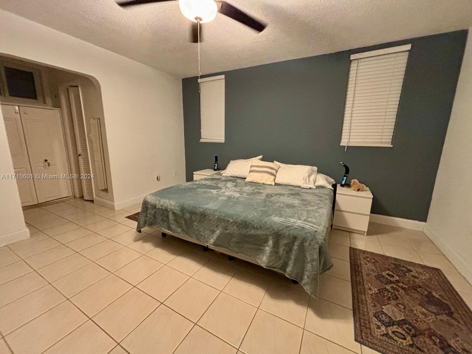 For Rent: $3,150 (2 beds, 2 baths, 1083 Square Feet)