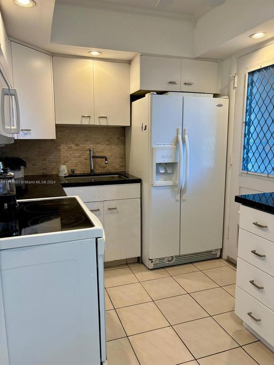 For Rent: $3,150 (2 beds, 2 baths, 1083 Square Feet)