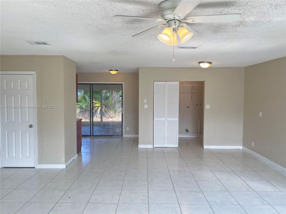 For Sale: $325,900 (3 beds, 2 baths, 1247 Square Feet)